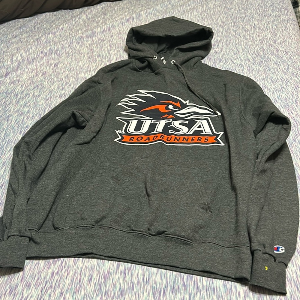 UTSA dark grey sweatshirt men’s large like new!